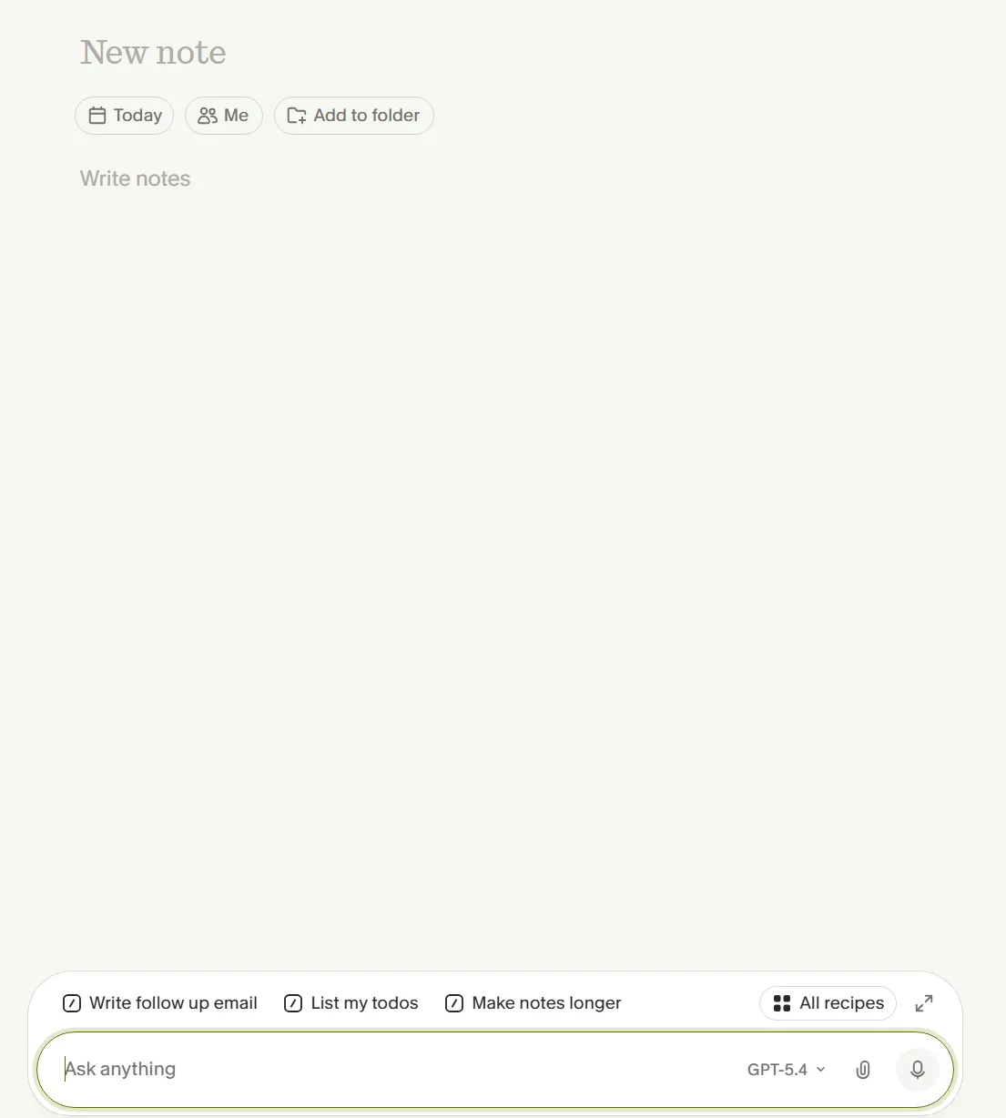 Granola AI의 회의록 노트 생성 화면과 팀 공유 폴더 인터페이스. 왼쪽에 회의 전사본, 오른쪽에 AI가 생성한 구조화된 노트가 표시됨.